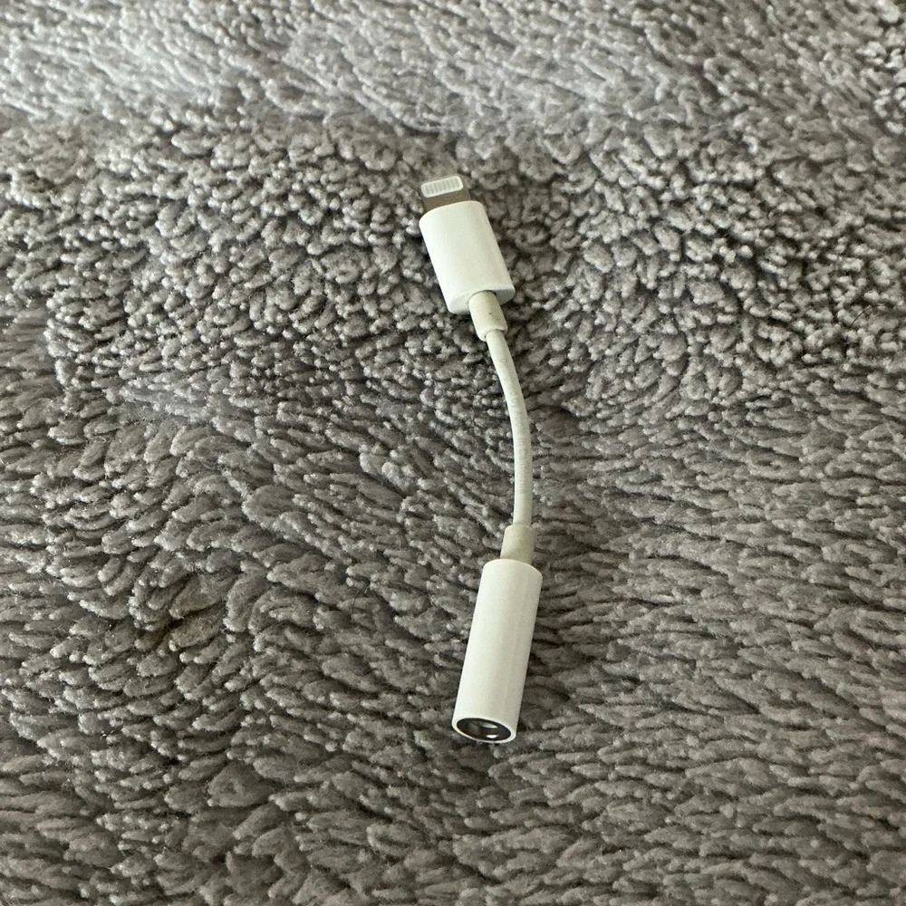 Apple Lightning to 3.5mm Headphone Adapter